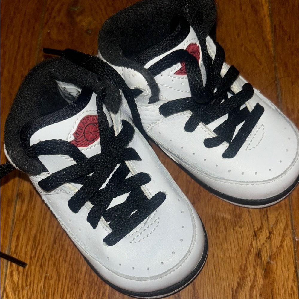 JORDAN 2s NEW